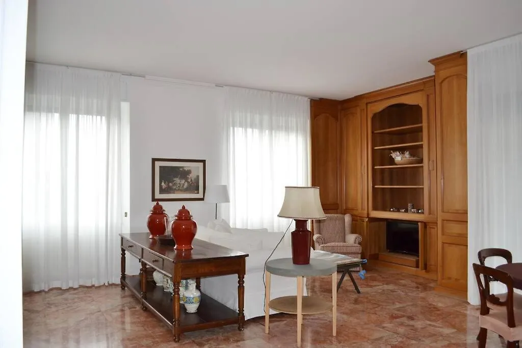 Mascagni Central Apartment 2 Milan